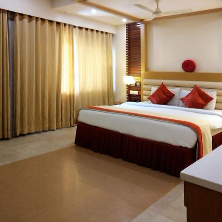 Hotel Mb International Palace Side Mysore Eksteriør billede