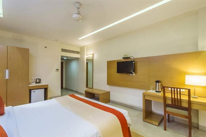 Hotel Mb International Palace Side Mysore Eksteriør billede