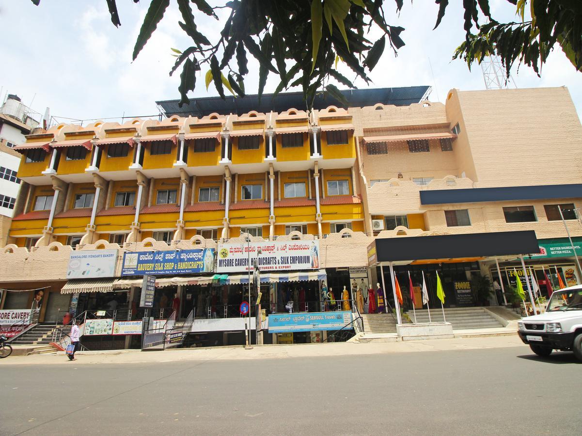 Hotel Mb International Palace Side Mysore Eksteriør billede