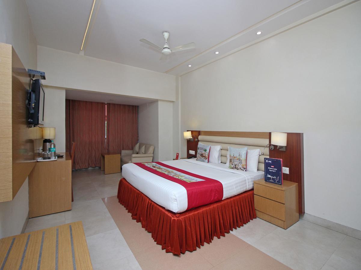 Hotel Mb International Palace Side Mysore Eksteriør billede