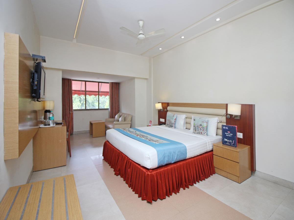 Hotel Mb International Palace Side Mysore Eksteriør billede